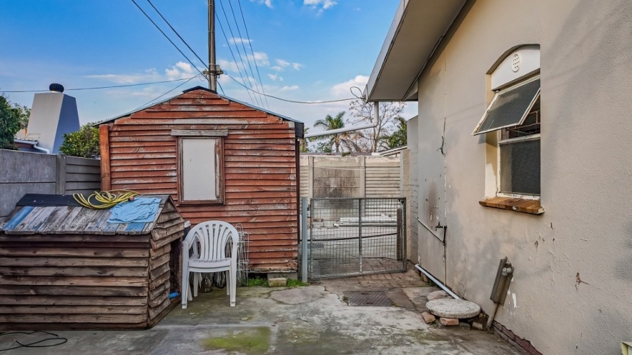 4 Bedroom Property for Sale in Oakglen Western Cape